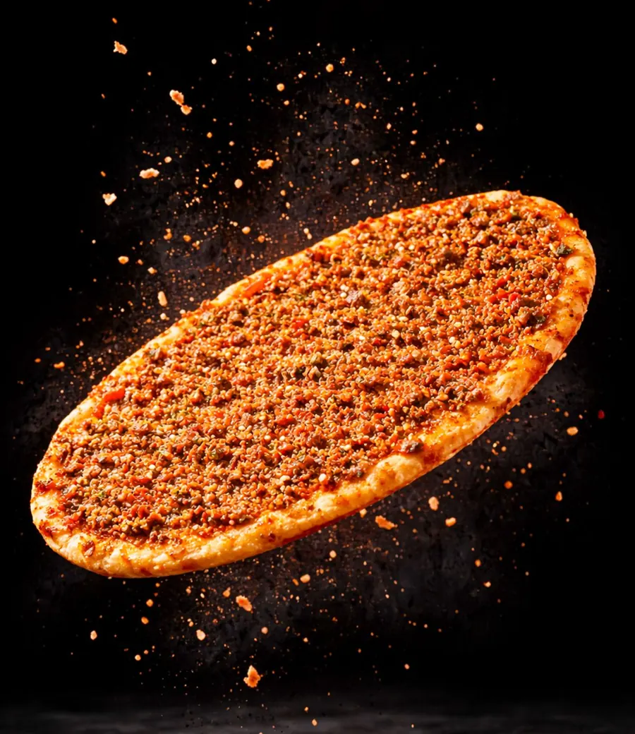 Havada süzülen çıtır lahmacun